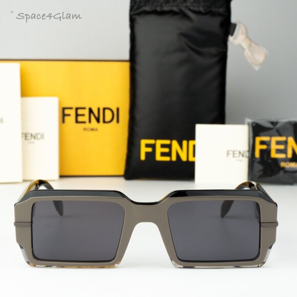 Fendi Men Sunglasses Rectangle Black Smoke FE40073U FENDIGRAPHY 05A BRAND NEW - Picture 1 of 11